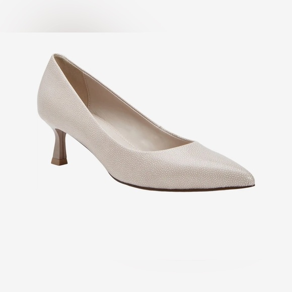 Katy Perry

The Golden Pump - Picture 1 of 11